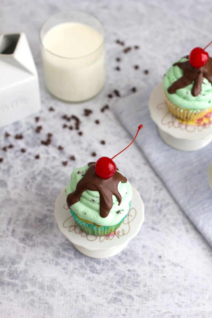 Mint Chocolate Chip Ice Cream Cupcakes