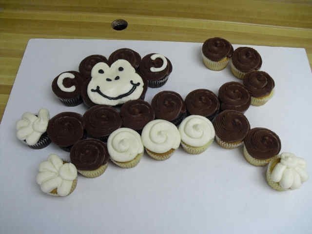 Monkey Pull Apart Cupcake Cake