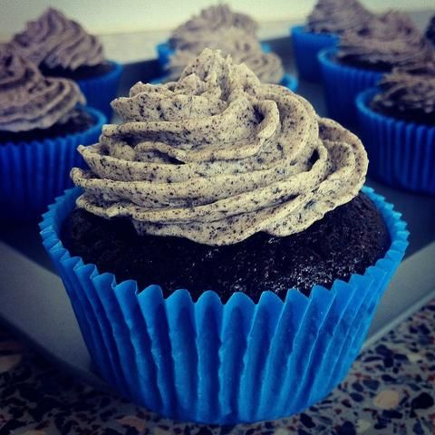 Oreo Cookie Cupcakes with Chocolate Frosting