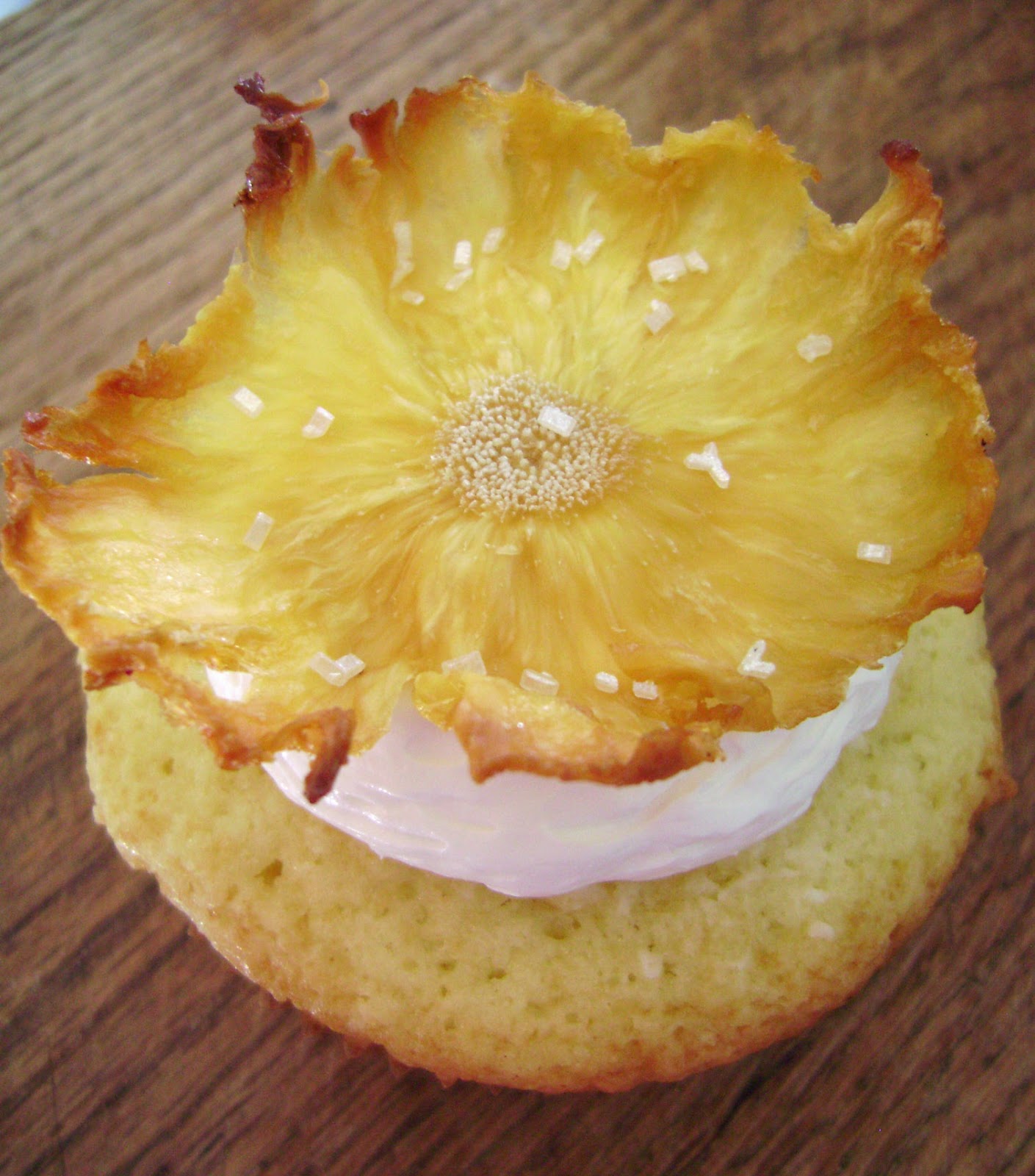 Pineapple Coconut Cupcakes with Buttercream Pineapple Coconut Cupcakes with Buttercream