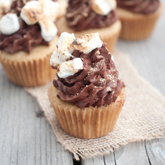 Toasted Marshmallow Chocolate Cupcakes with Graham Cracker