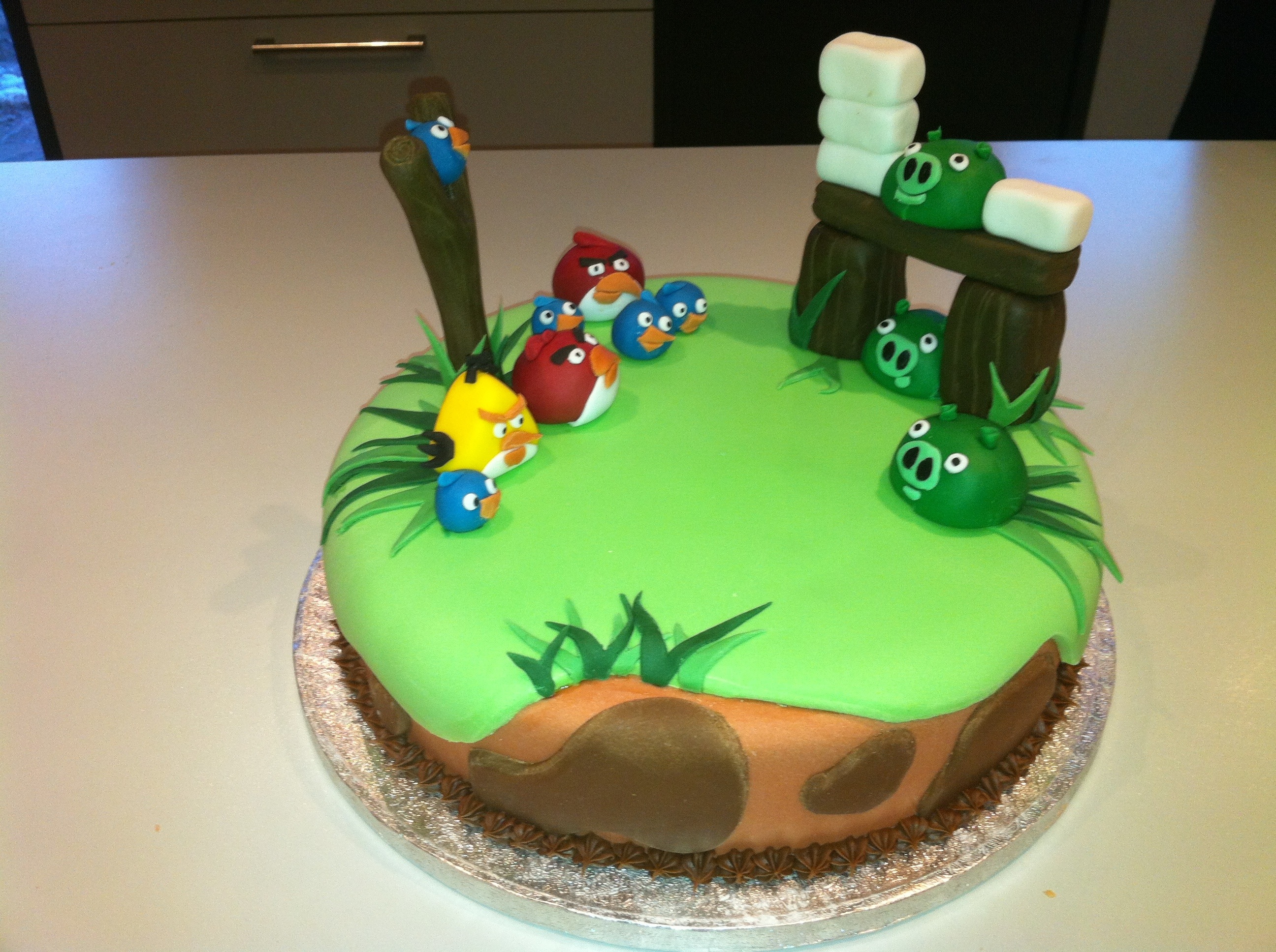 Angry Birds Cake