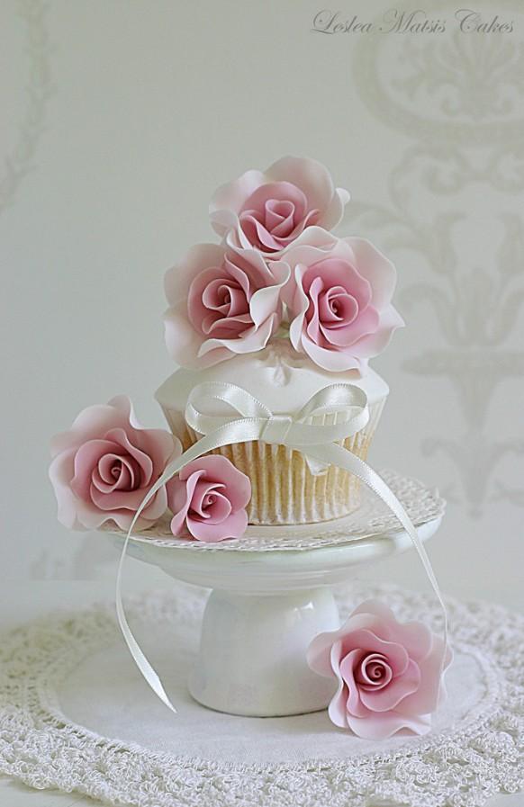 Cupcake with Pink Roses