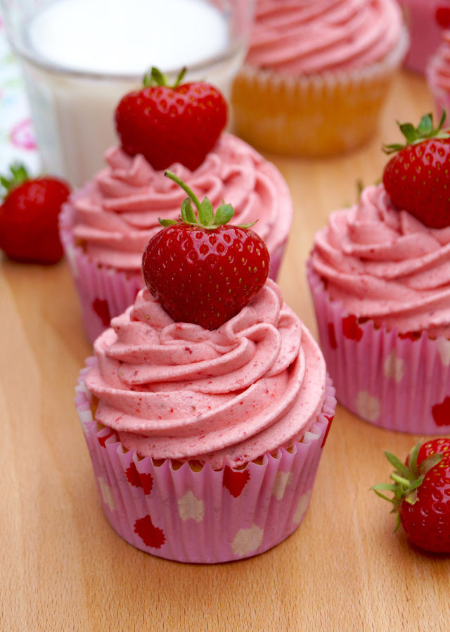 Cupcakes with Strawberry Buttercream Recipe