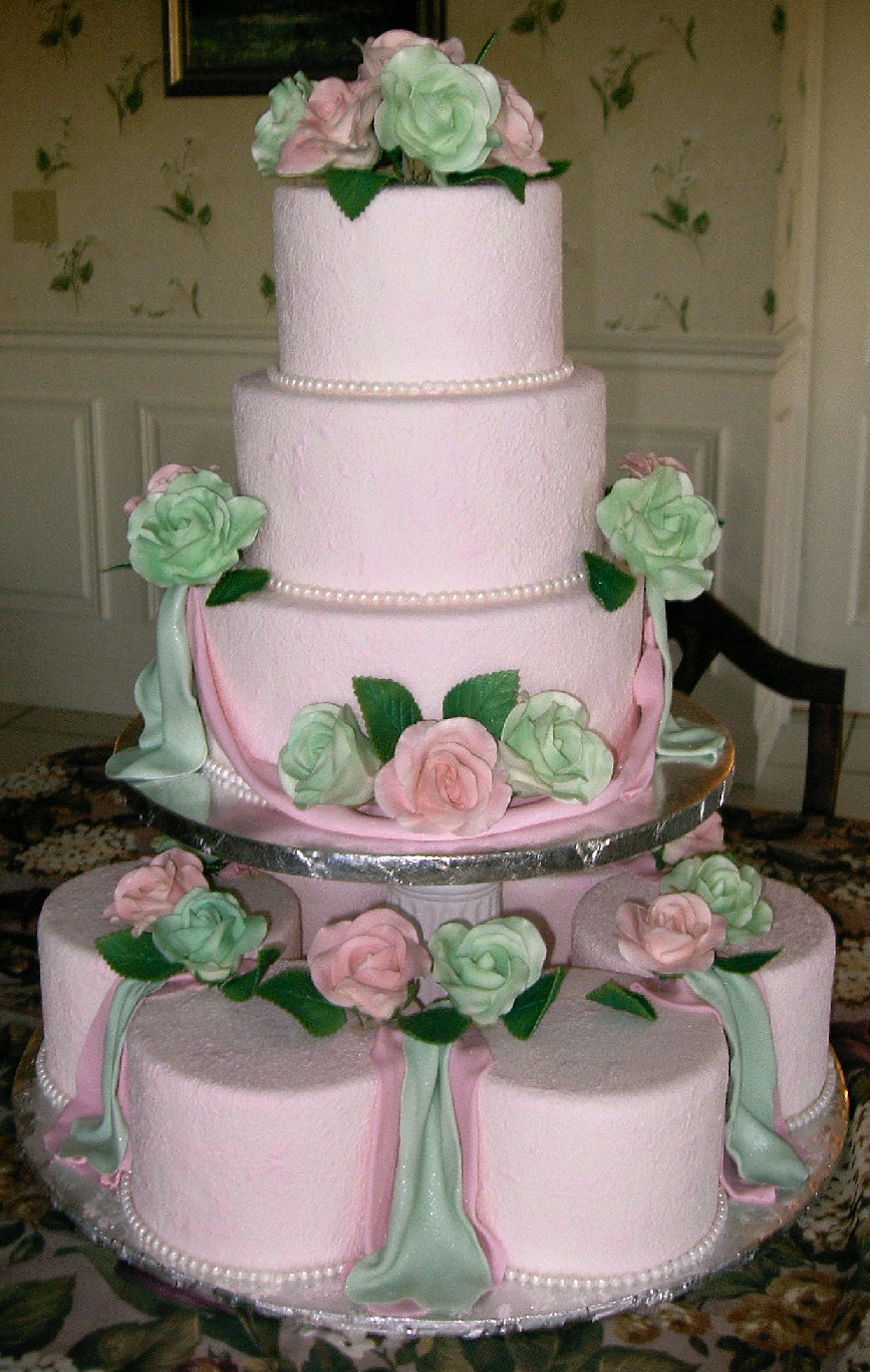 Flowers On Wedding Cake Icing