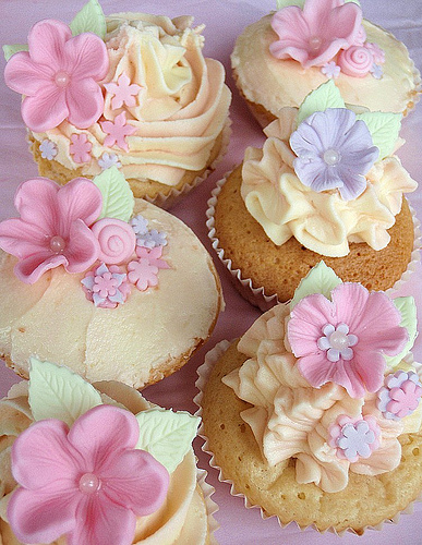 Fondant Flower Cupcakes