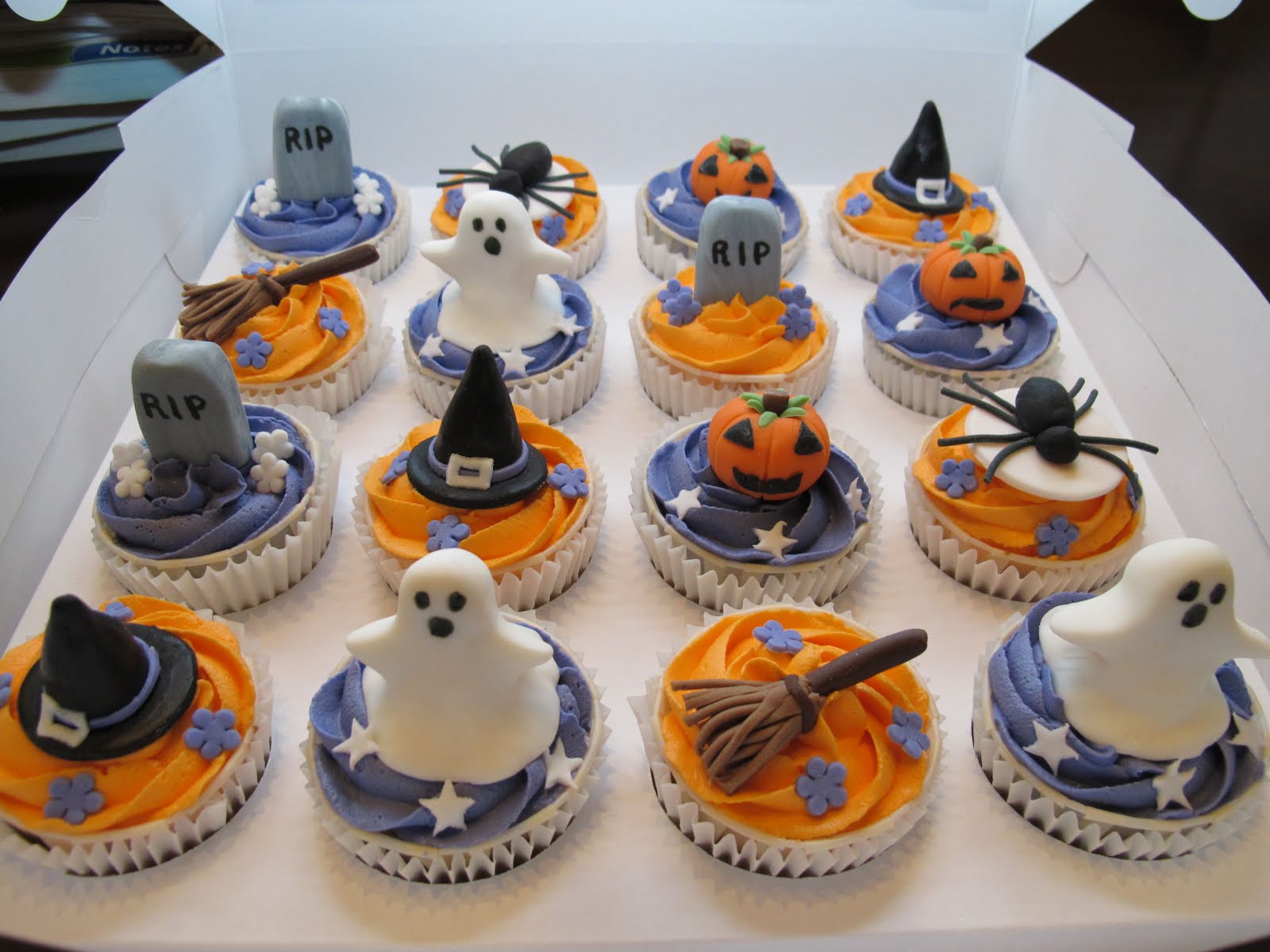 Halloween Cake and Cupcake Ideas