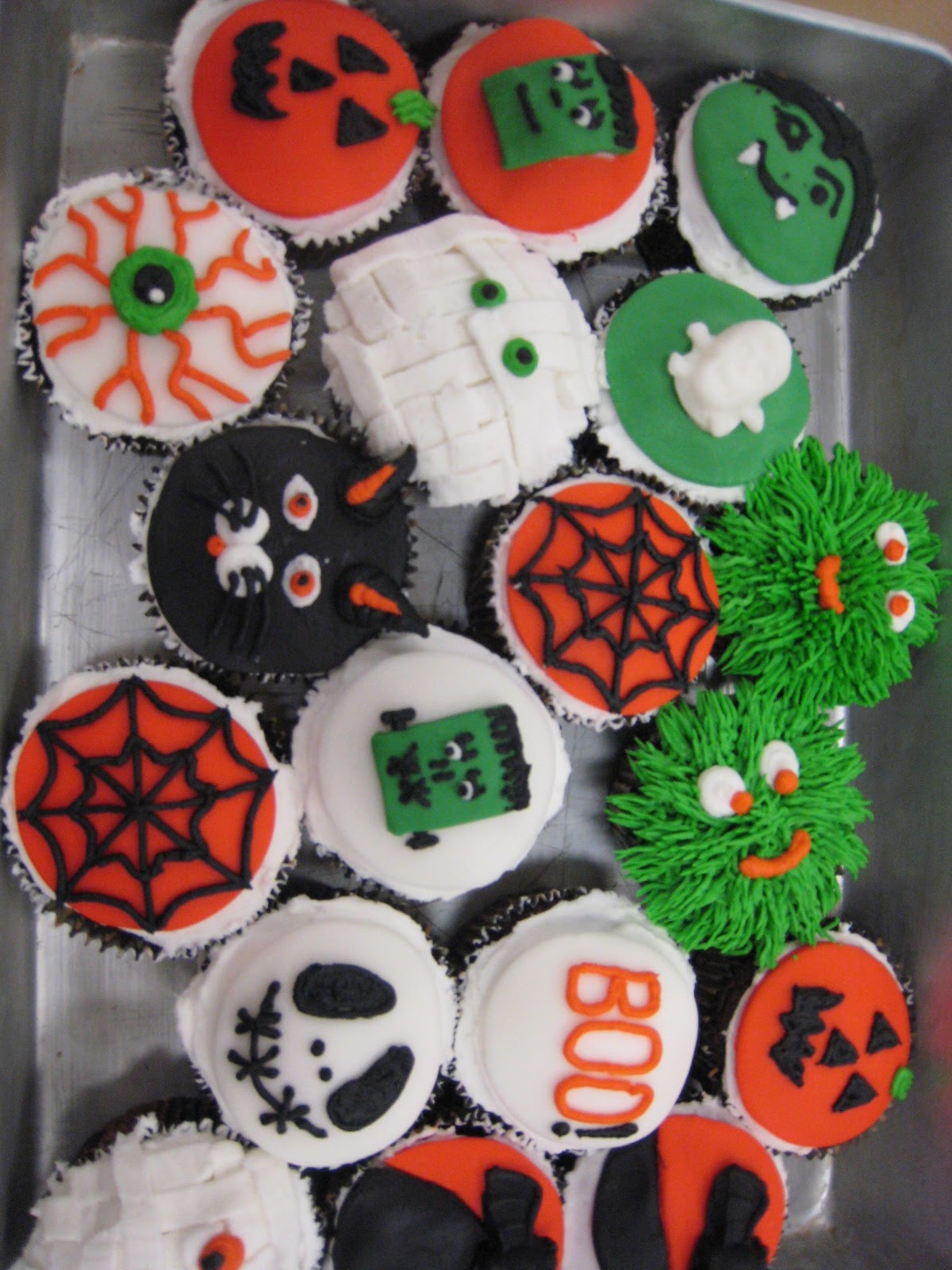 Halloween Cupcake Decorating