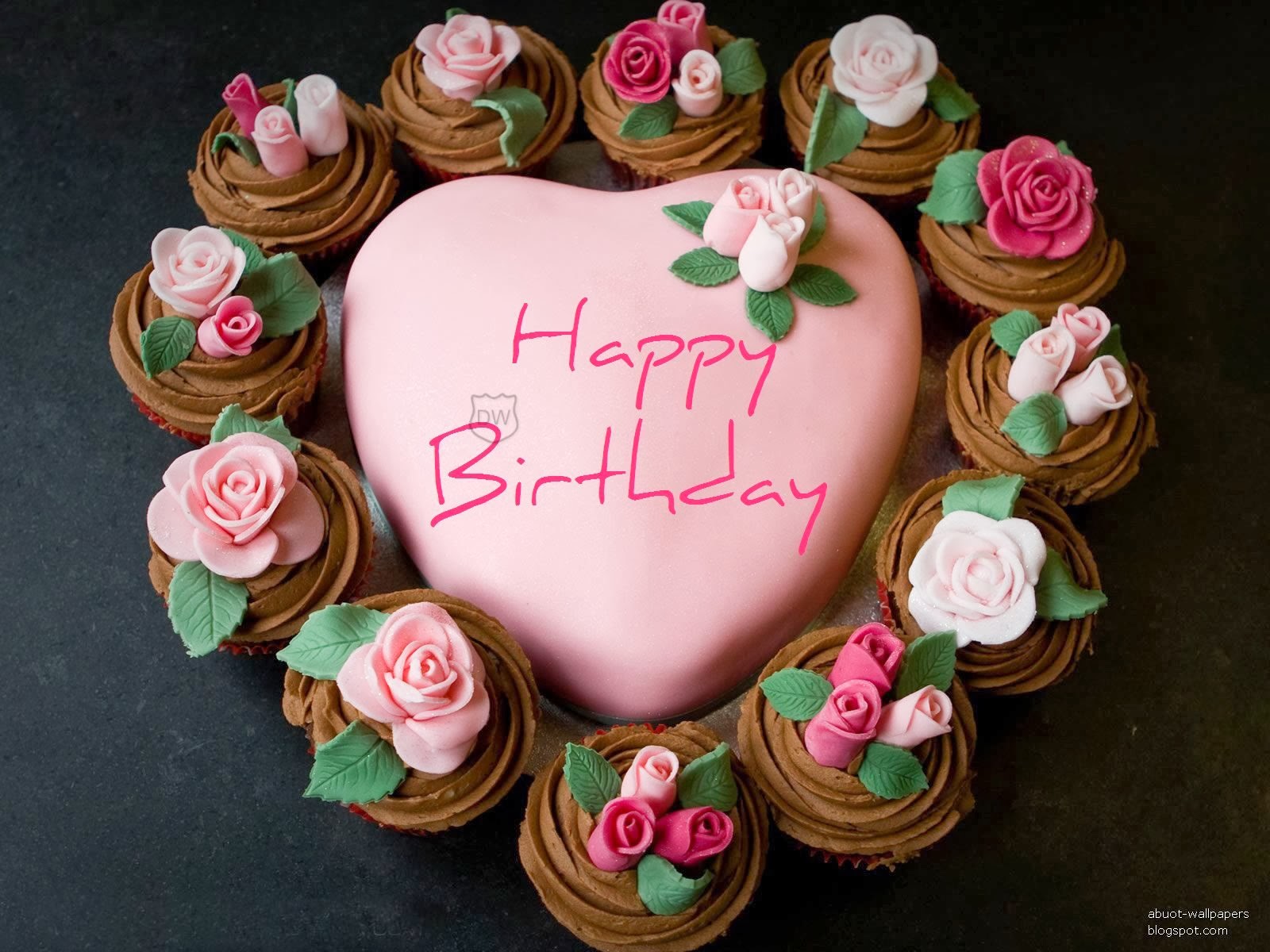 Heart Cake with Cupcakes Heart Cake with Cupcakes