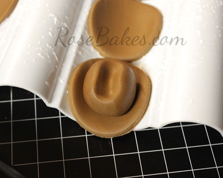 How to Make Cowboy Hat Cupcakes How to Make Cowboy Hat Cupcakes