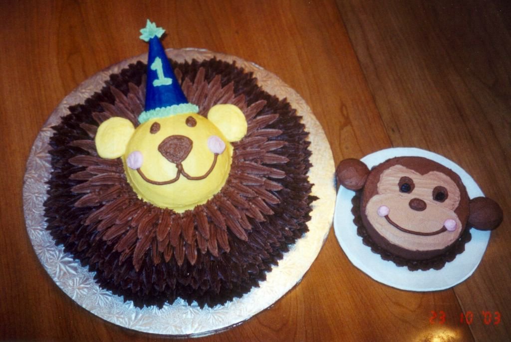 Lion Shaped Cupcake Cake