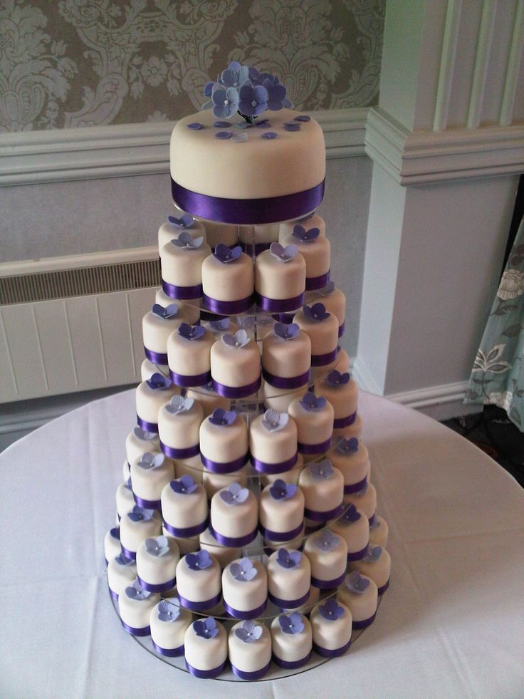 Mini Wedding Cake Petit Fours