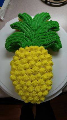 Pineapple Shaped Cake Cupcakes