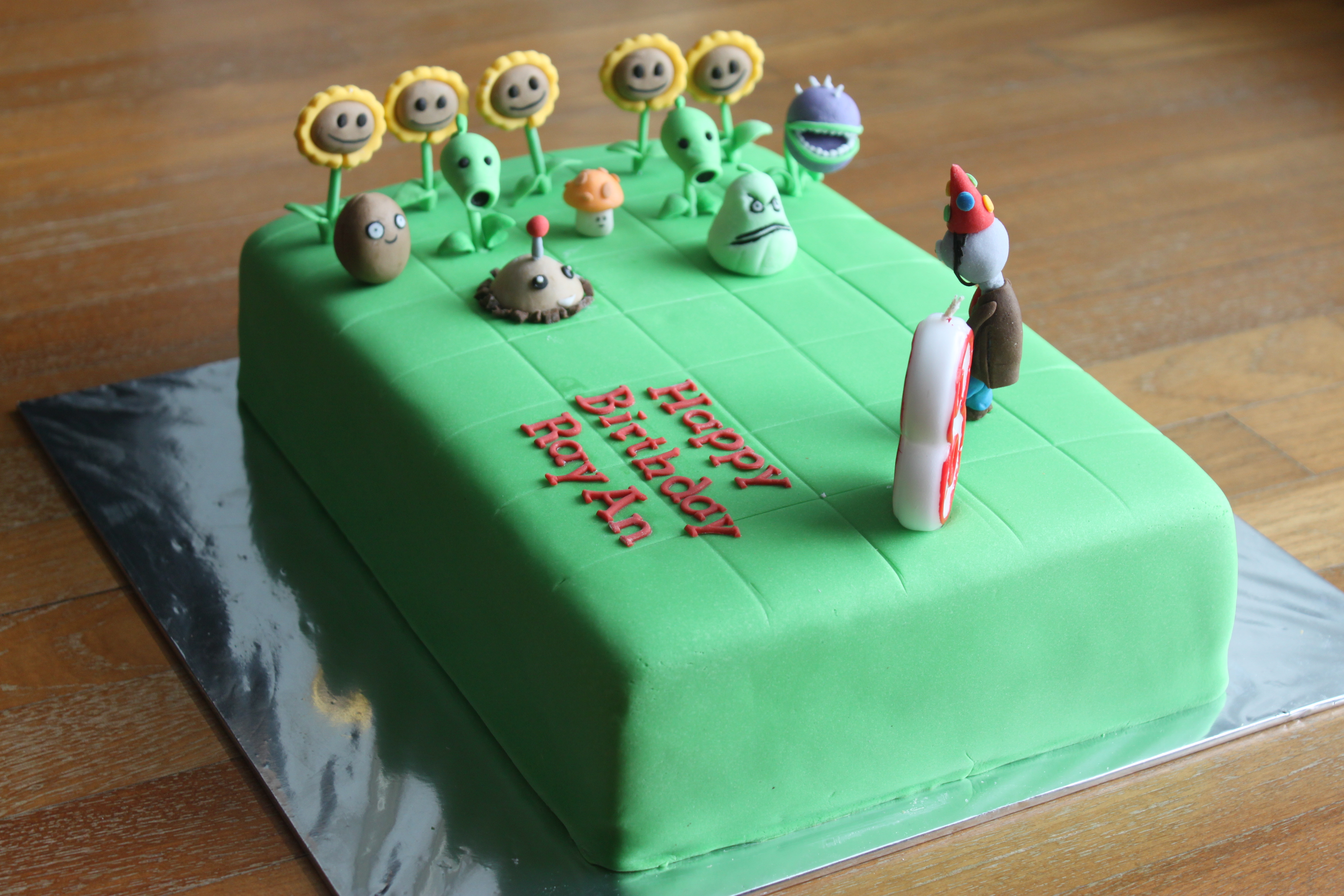 Plants vs.Zombies Cake