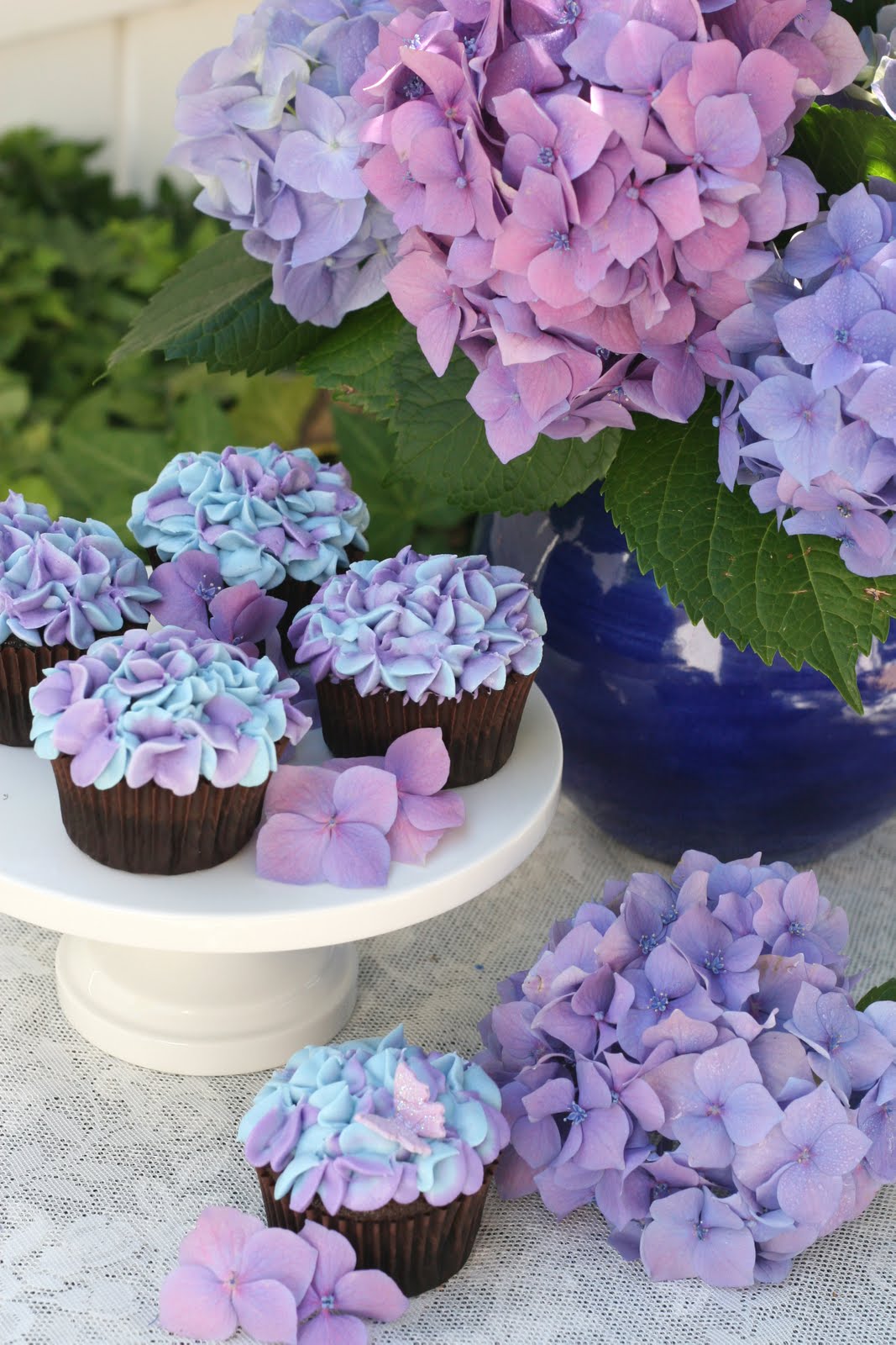 13 Photos of Cupcakes Decorated With Hydrangeas 13 Photos of Cupcakes Decorated With Hydrangeas