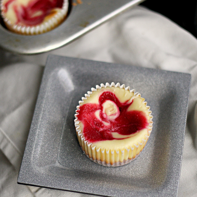 Raspberry Swirl Cheesecake Cupcakes