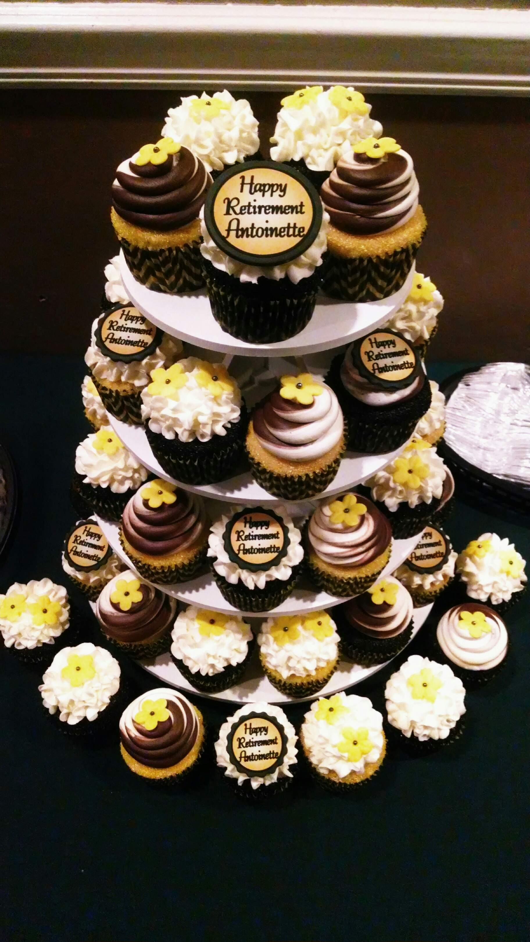 Retirement Cake with Cupcakes