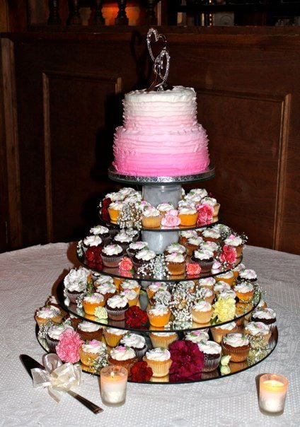 Two Layer Wedding Cake with Cupcakes