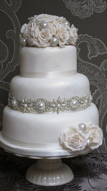 Vintage Wedding Cake with Pearls