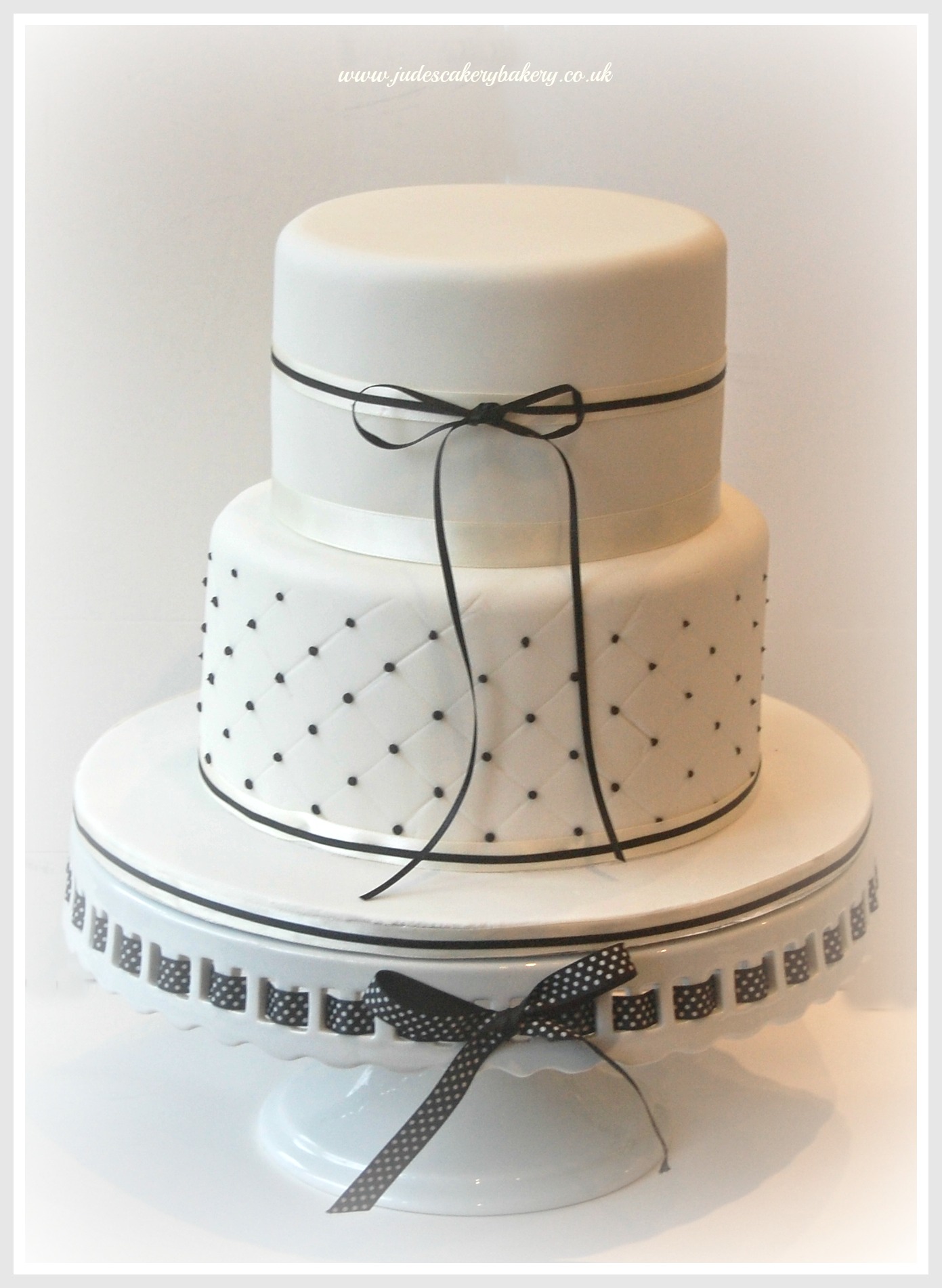 Black and White 2 Tier Wedding Cakes Black and White 2 Tier Wedding Cakes