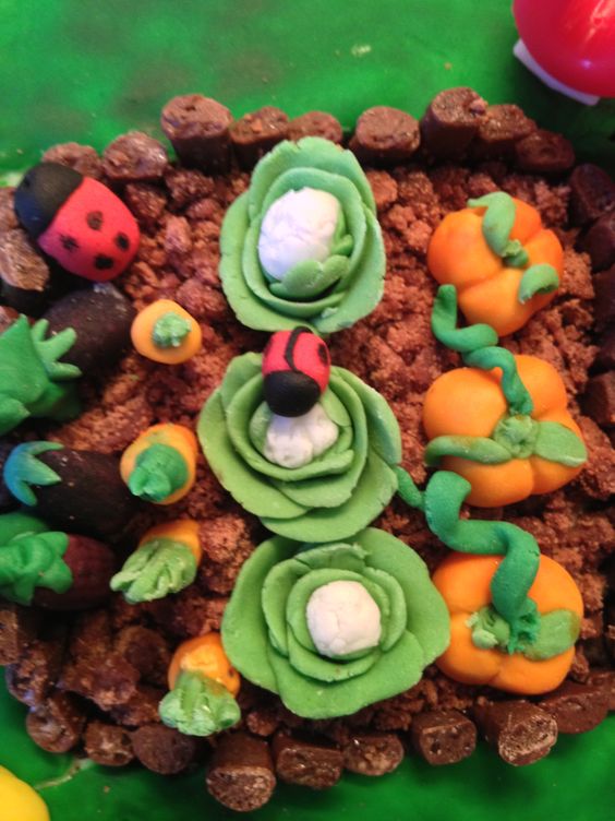 Cake with Fondant Vegetables Cake with Fondant Vegetables