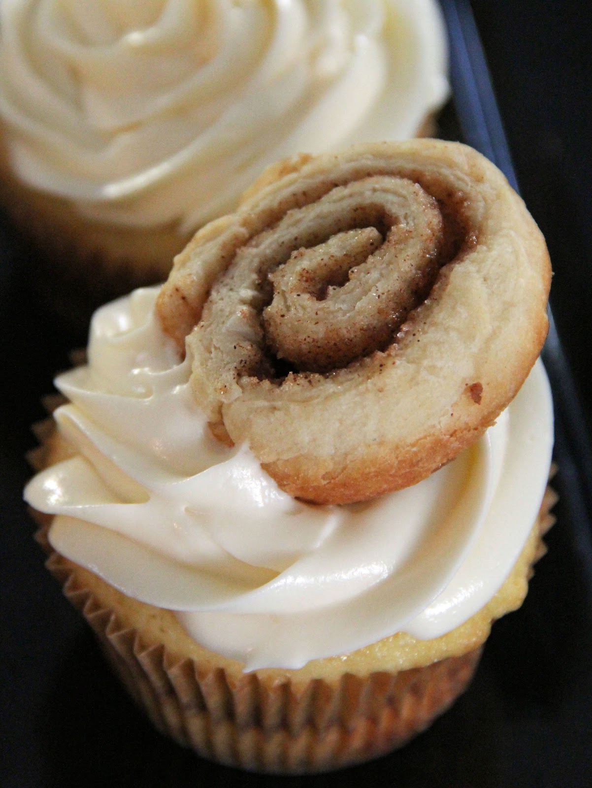 Cinnamon Bun Cheesecake Cupcake