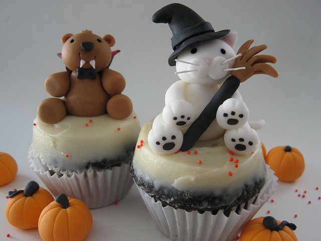 11 Photos of Cupcakes Cute Halloween Signs