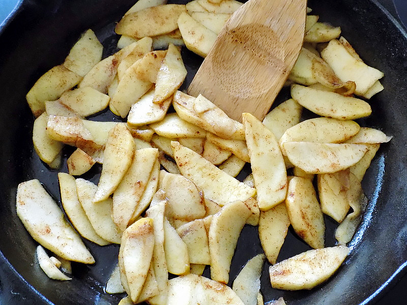 Dutch Apple Pancakes Cast Iron