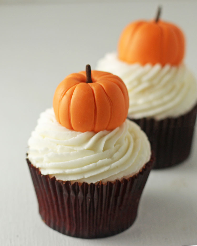 Easy Pumpkin Cupcake Toppers