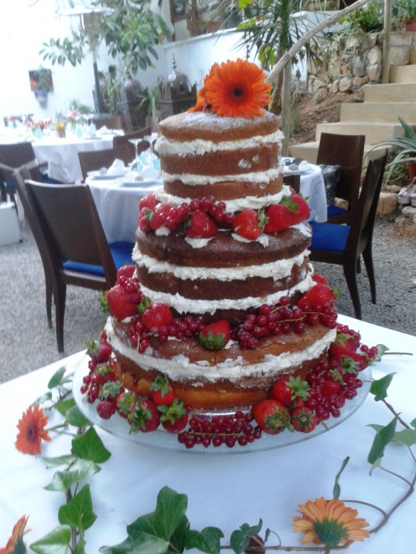 Layer Cake with Fresh Fruit