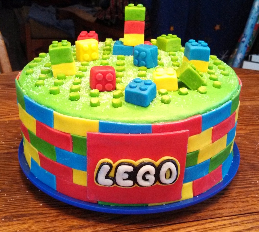LEGO Cake Decorating