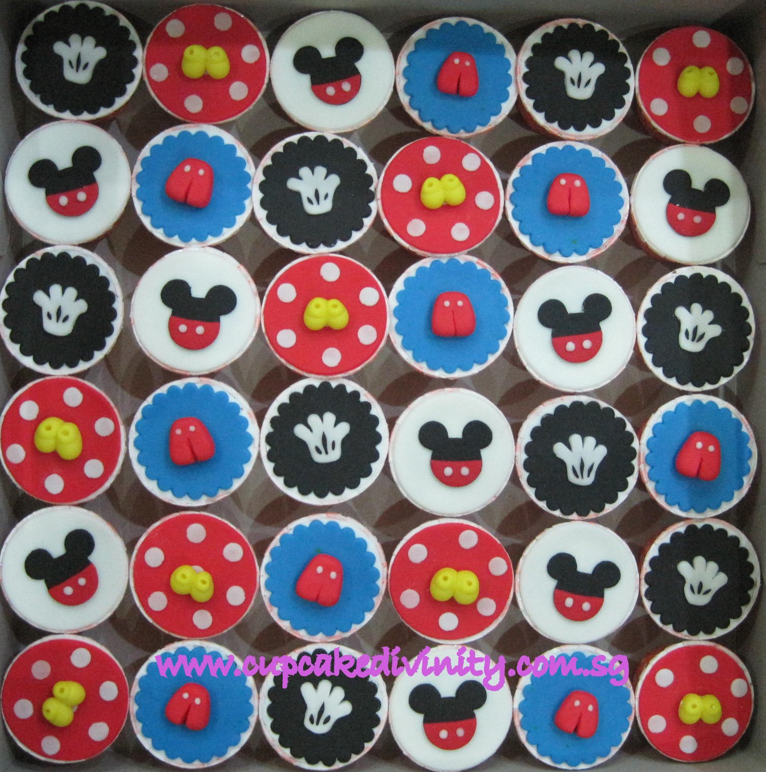 Mickey Mouse Cupcake Cake