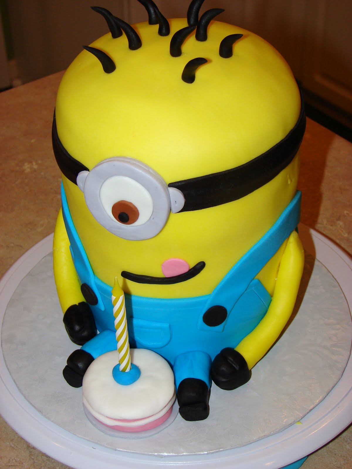 Minion Birthday Cake