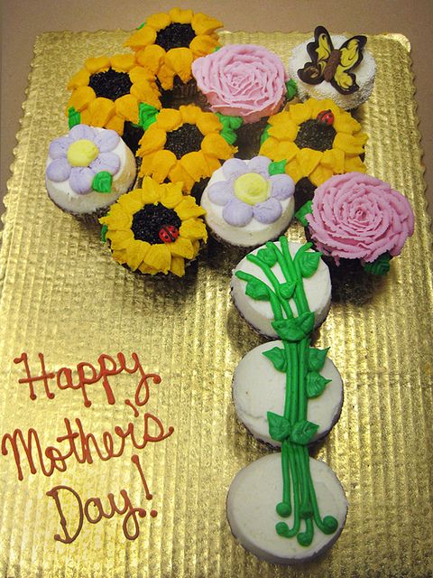 Mother's Day Flower Cupcake Cake Mother's Day Flower Cupcake Cake