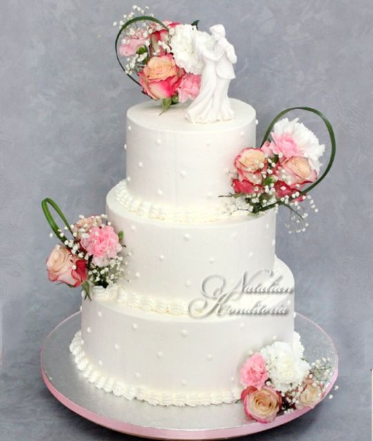 Natural Wedding Cake with Flowers Natural Wedding Cake with Flowers