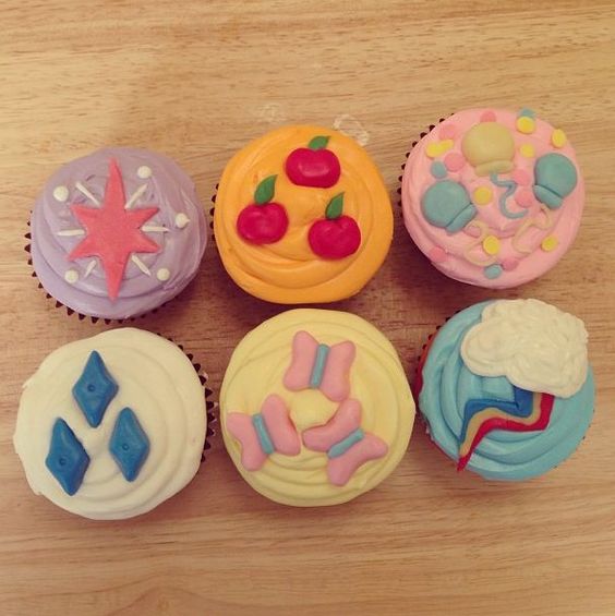 NERDY NUMMIES Cupcakes