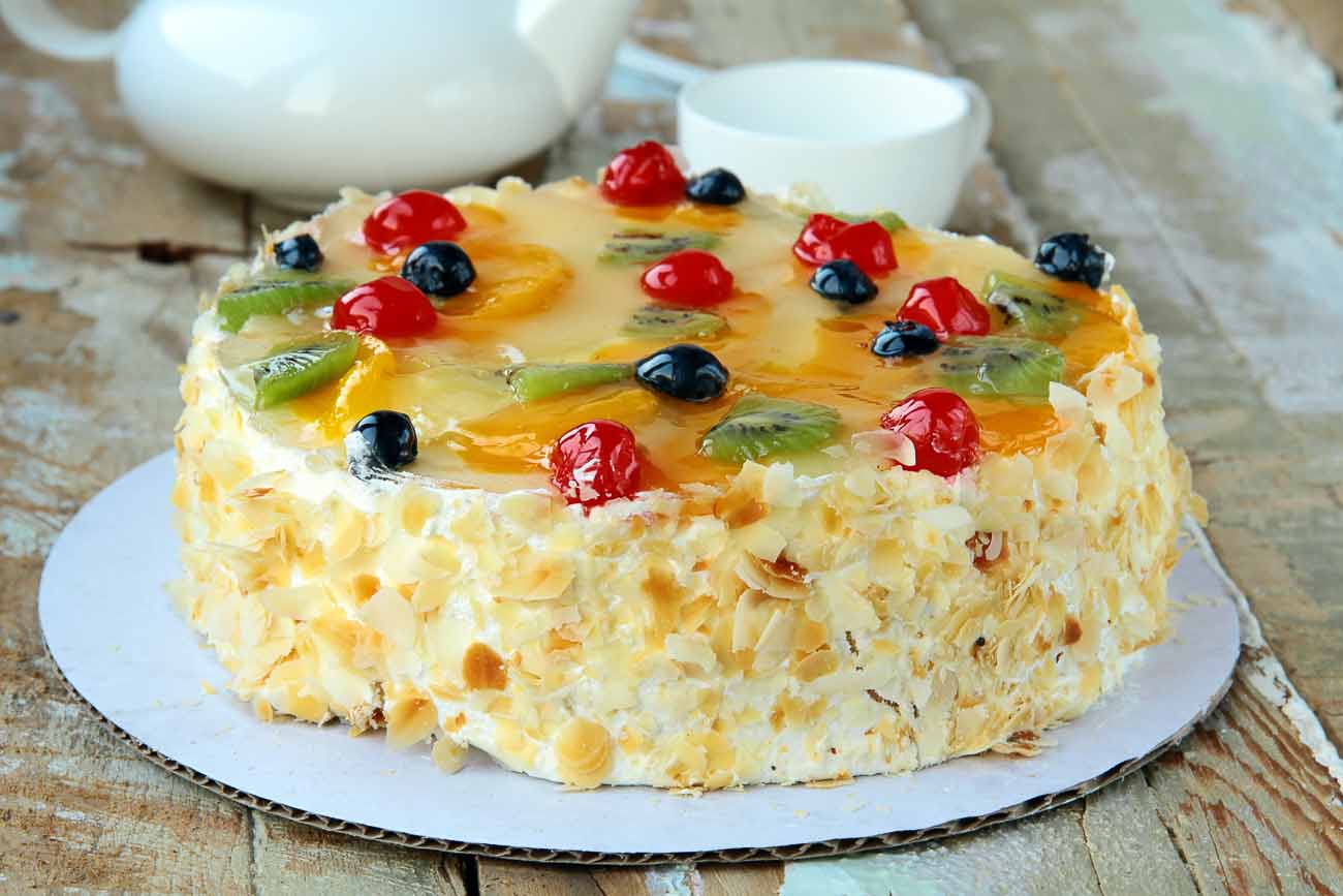 Recipe for Layered Cake with Fresh Fruit