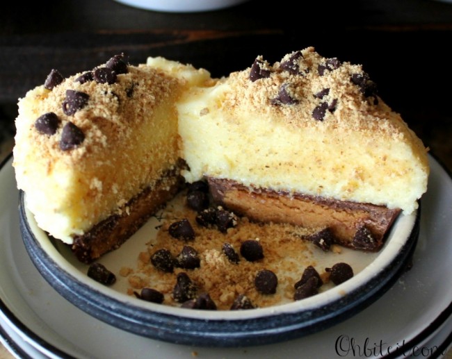 Reese's Bottom Cheesecake Cupcakes