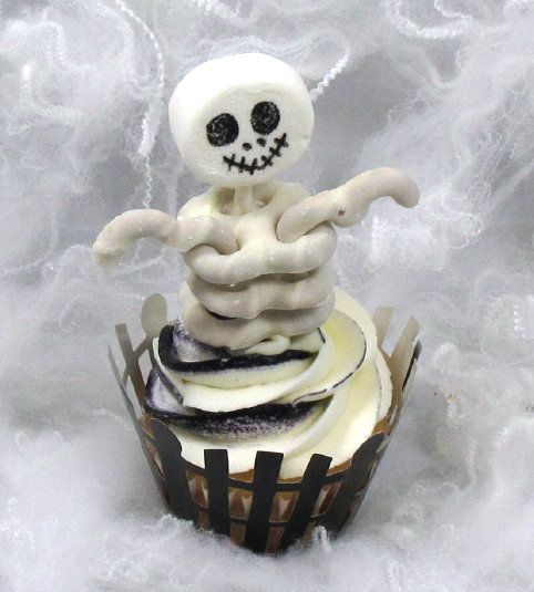 Skeleton Cupcake Marshmallow & Pretzels