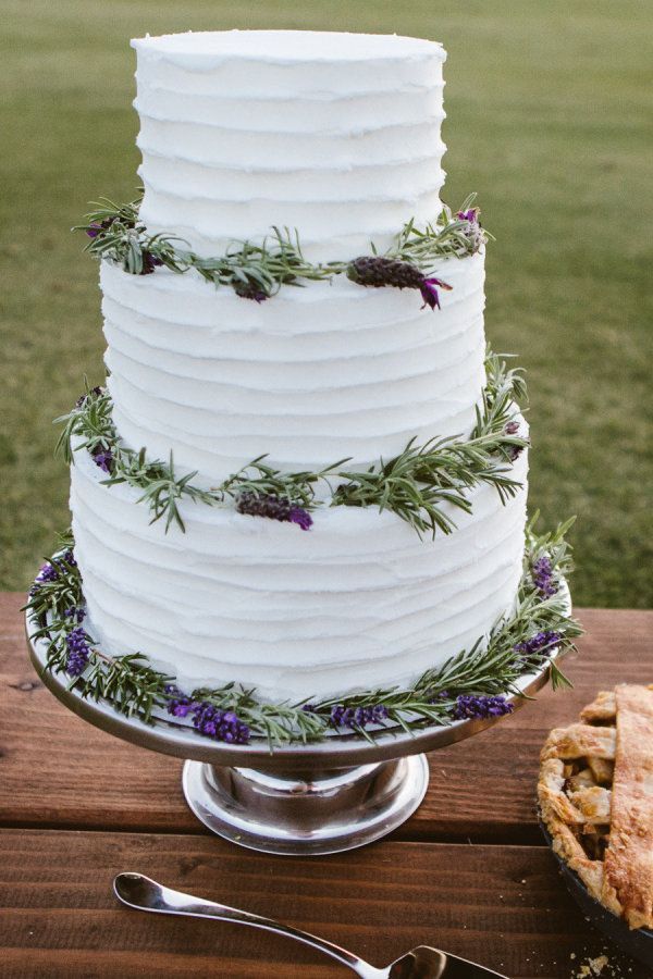 Wedding Cake with Lavender Wedding Cake with Lavender