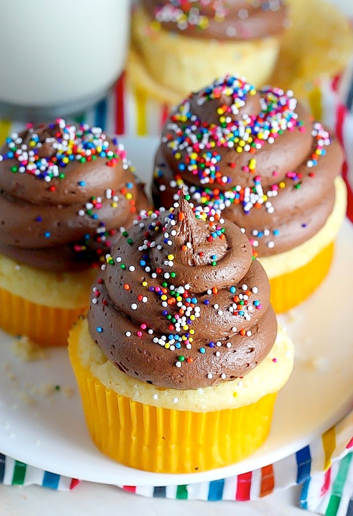 Yellow Cupcakes with Buttercream Frosting Yellow Cupcakes with Buttercream Frosting