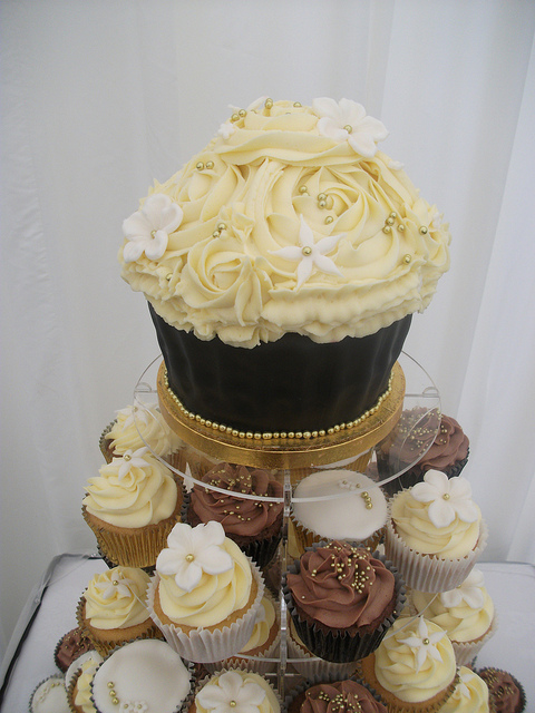 Black and Ivory Wedding Cupcakes