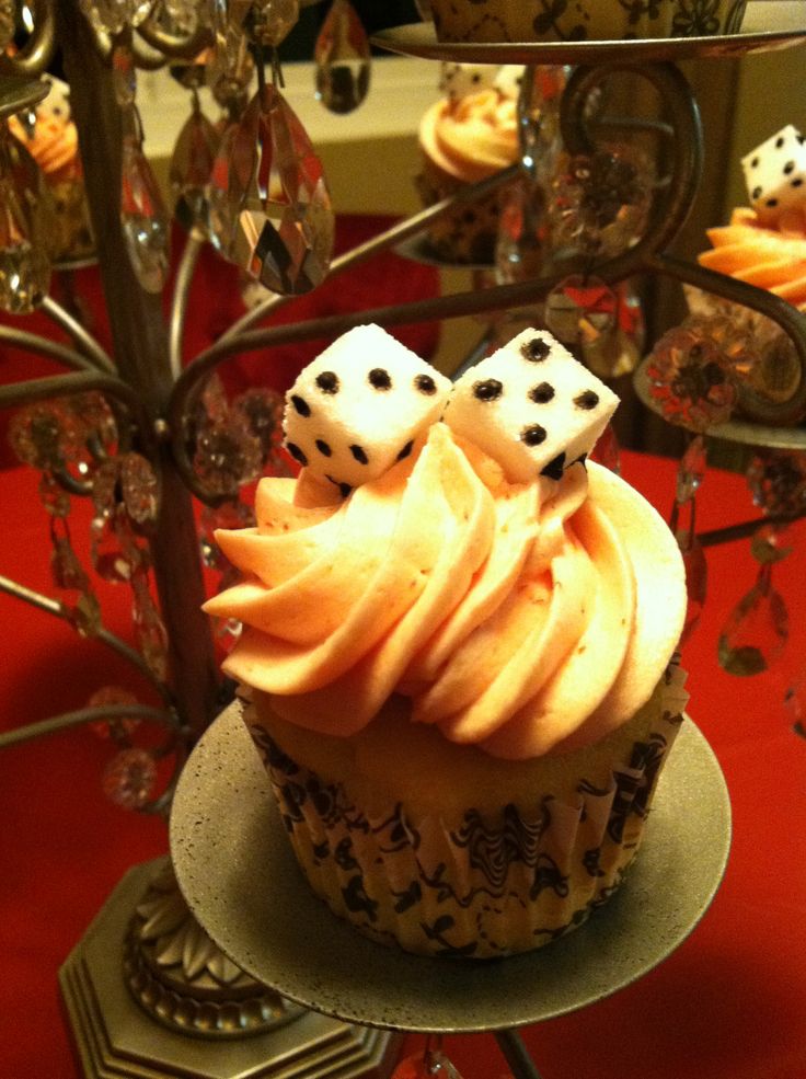 Cupcake Bunco Dice Using Sugar Cubes