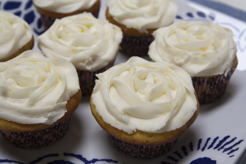 Cupcakes with Lemon Glaze