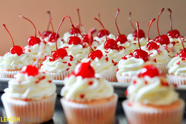 Cupcakes with Maraschino Cherries Cupcakes with Maraschino Cherries