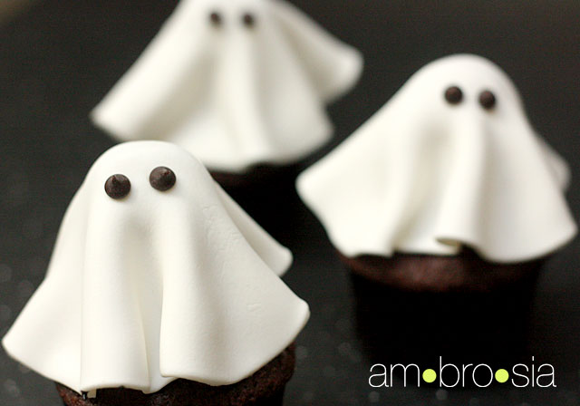 Cute Halloween Ghost Cupcakes