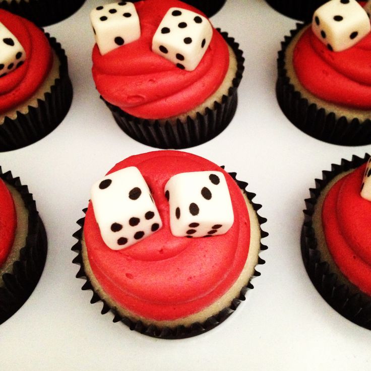 Dice Bunco Cupcake Cake