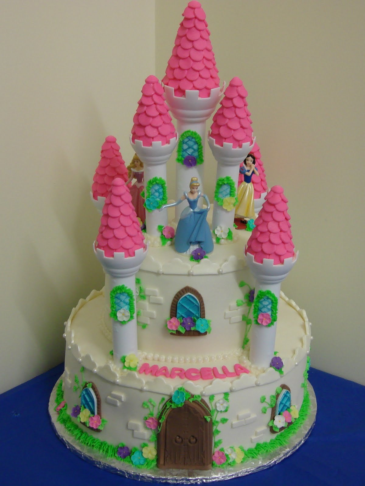 8 Photos of World Disney Princess Cakes