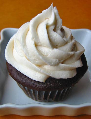 Fluffy Vanilla Cupcake Frosting Recipe