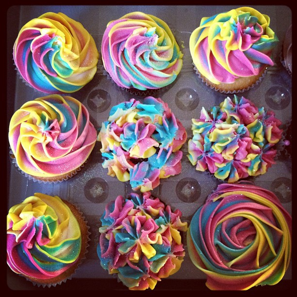 How to Multicolor Icing Cupcakes